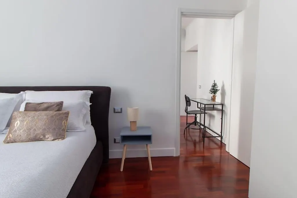 Exclusive Plus Parking Apartment Milan Italy