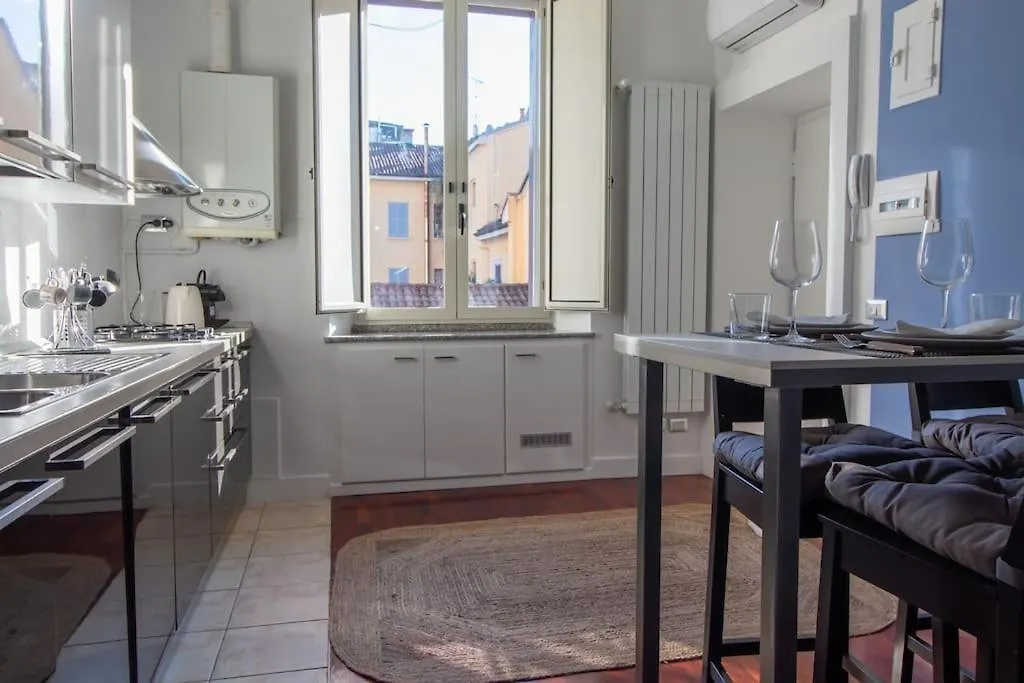 Exclusive Plus Parking Apartment Milan