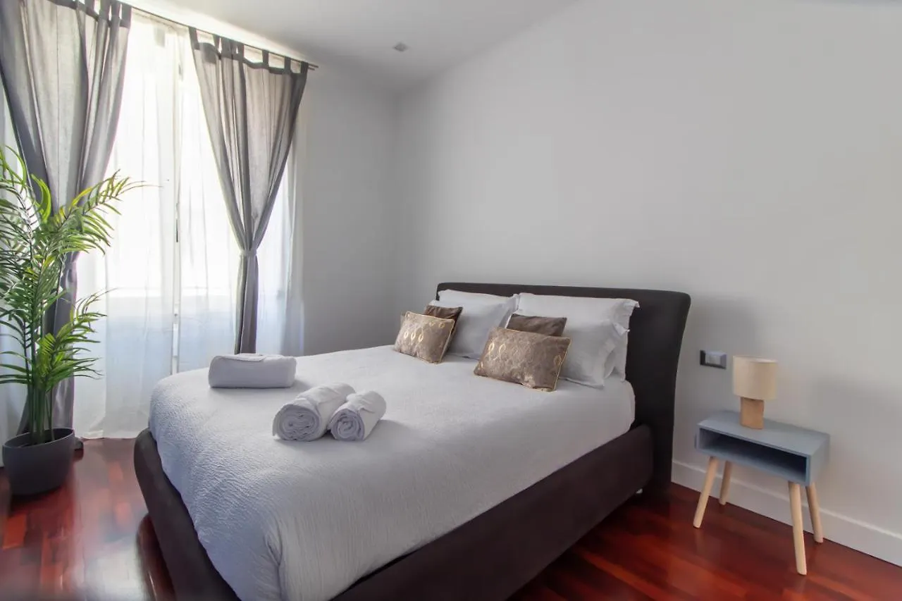 Exclusive Plus Parking Apartment Milan Italy