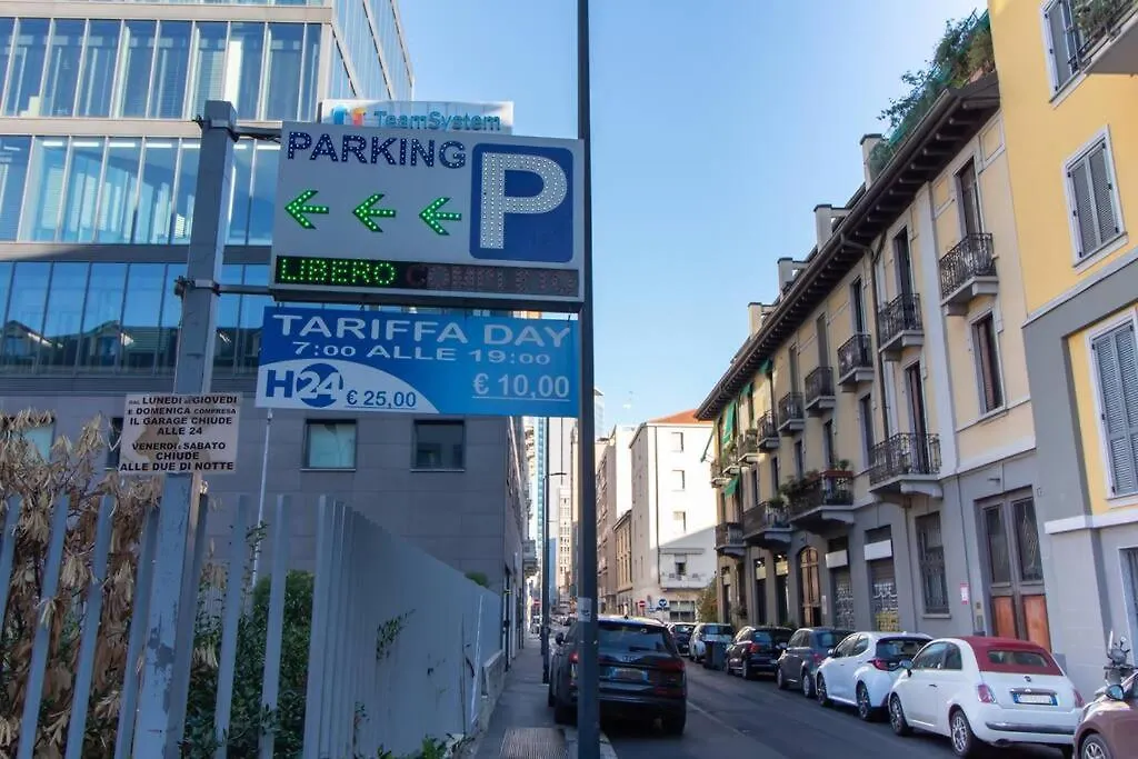 Exclusive Plus Parking Apartment Milan